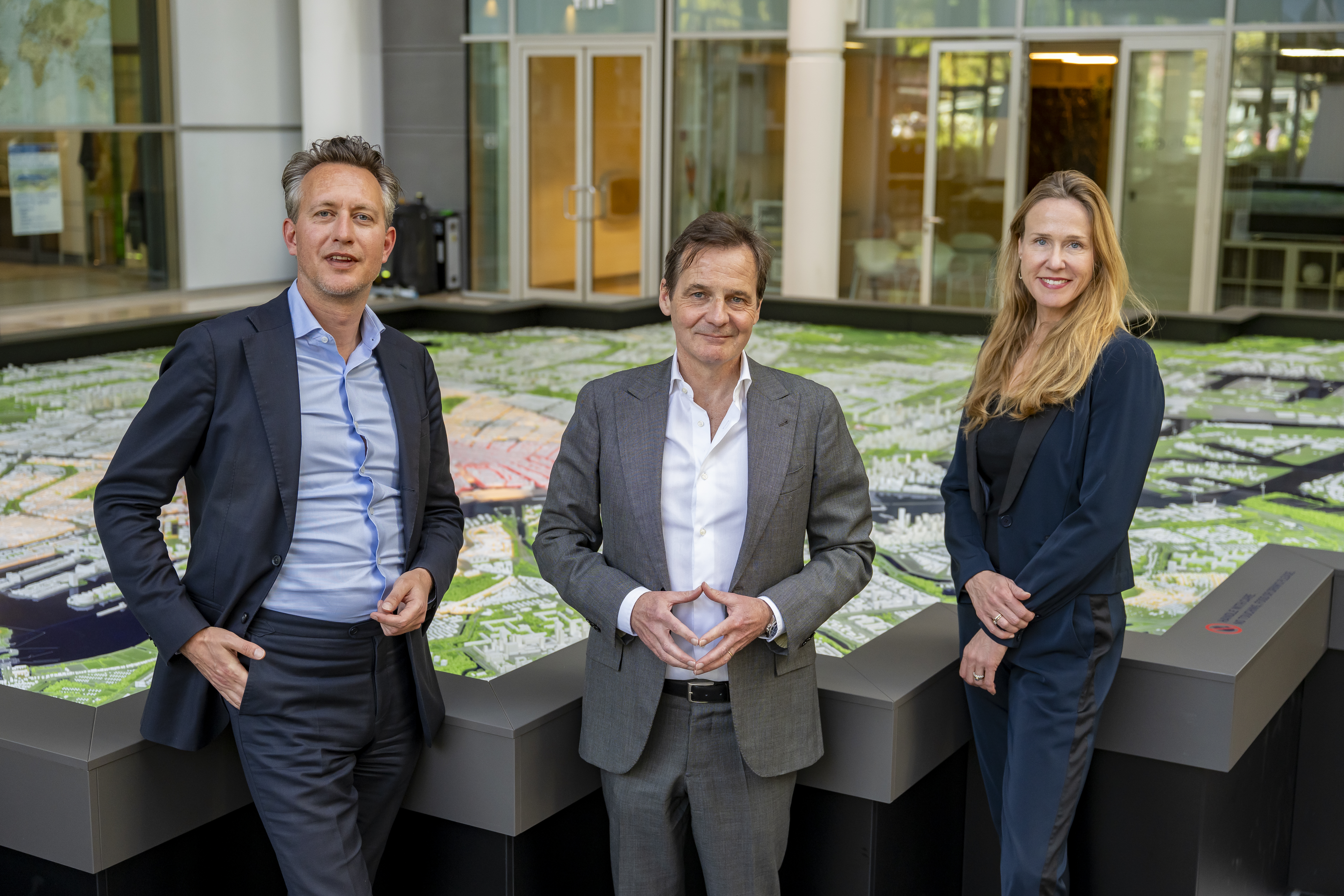  Jeppe de Boer (midden), partner bij vastgoedfondsbeheerder Annexum: 'Beleggers die vastgoed willen blijven opnemen in hun portefeuille, moeten aandacht hebben voor spreiding, beheer en de vraag of direct eigendom nog altijd de beste vorm is.'